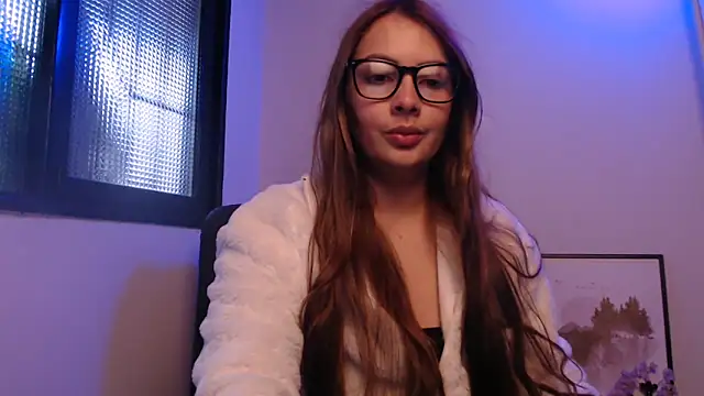 lalawhitte online show from April 20, 11:35 am