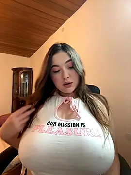 Snapshot of Kamilla_Loop chatting on September 18, 8:44 pm Kamilla Loop online show from September 18, 8:44 pm