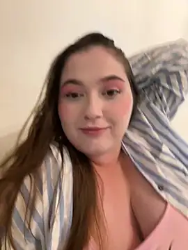 Snapshot of Kamilla_Loop chatting on October 6, 9:23 pm Kamilla Loop online show from October 6, 9:23 pm