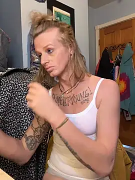 Snapshot of Cutetrans90 chatting on March 4, 3:48 pm Cutetrans90 online show from March 4, 3:48 pm