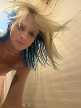 Snapshot of Cutetrans90 chatting on November 19, 2:11 am Cutetrans90 online show from November 19, 2:11 am