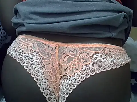 ebonyzoe online show from May 1, 8:35 pm