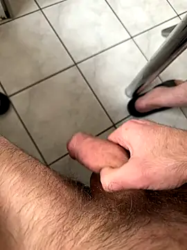 Snapshot of train2whor3 chatting on November 17, 11:38 am train2whor3 online show from November 17, 11:38 am