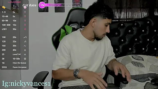 Snapshot of nicky_vances chatting on February 22, 7:23 pm nicky vances online show from February 22, 7:23 pm