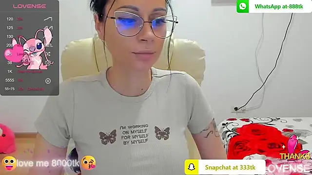 Snapshot of kissnicol32 chatting on February 20, 4:03 pm kissnicol32 online show from February 20, 4:03 pm