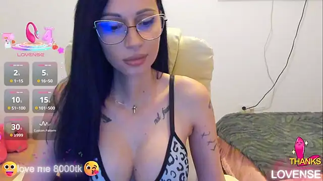 Snapshot of kissnicol32 chatting on November 8, 4:51 pm kissnicol32 online show from November 8, 4:51 pm