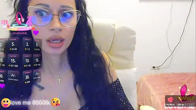 Snapshot of kissnicol32 chatting on November 19, 3:45 pm kissnicol32 online show from November 19, 3:45 pm