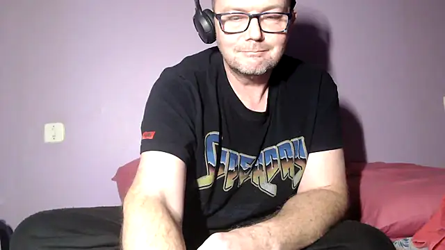 Snapshot of hairy_orbite chatting on December 15, 8:24 pm hairy orbite online show from December 15, 8:24 pm