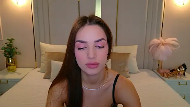 BellaHalles online show from November 30, 5:44 am