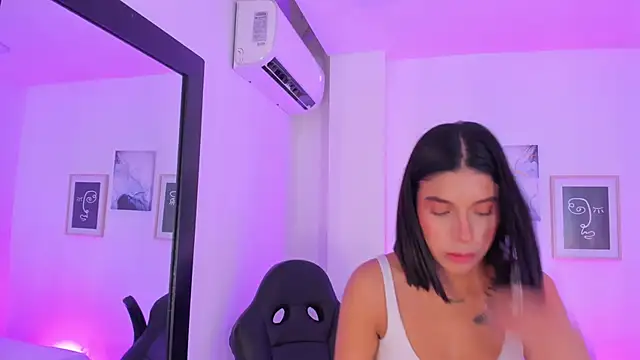 emelie 89 online show from March 13, 1:29 pm