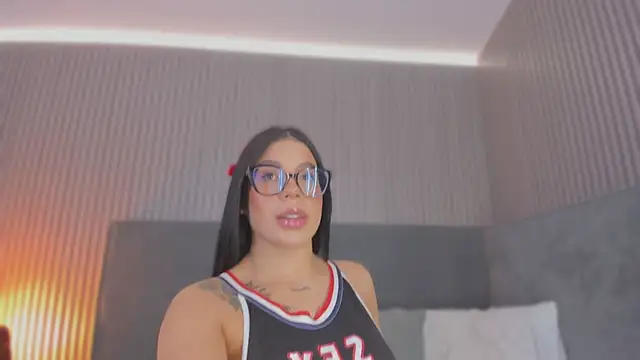 Snapshot of emelie_89 chatting on February 25, 10:36 am emelie 89 online show from February 25, 10:36 am