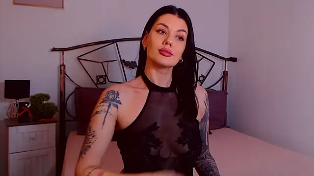 Snapshot of YvonneEverlee chatting on November 15, 9:11 pm YvonneEverlee online show from November 15, 9:11 pm