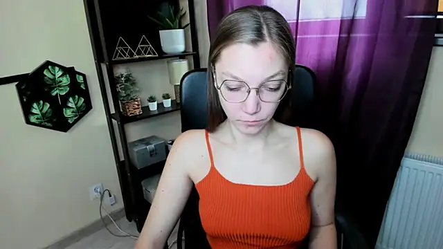 EmillyPlay online show from March 21, 6:49 am