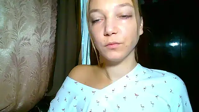 EmillyPlay online show from December 1, 6:51 am