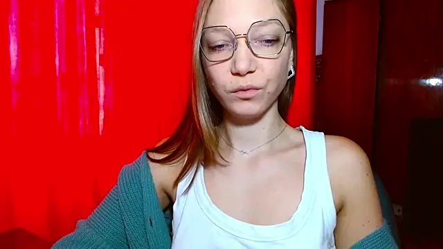 Snapshot of EmillyPlay chatting on February 2, 6:45 am EmillyPlay online show from February 2, 6:45 am