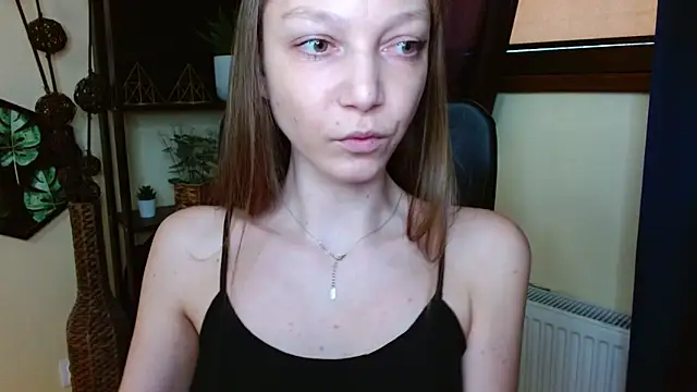 EmillyPlay online show from March 28, 10:26 am