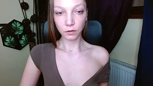 EmillyPlay online show from March 30, 5:36 pm