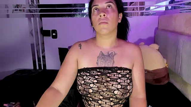 Snapshot of celesttemoon chatting on May 13, 12:52 am celesttemoon online show from May 13, 12:52 am