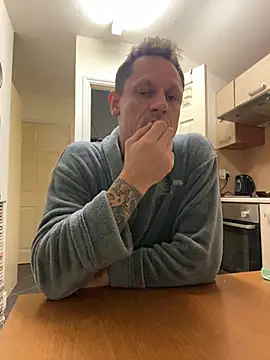 Snapshot of Yourhotboy_42 chatting on February 4, 12:19 am Yourhotboy 42 online show from February 4, 12:19 am