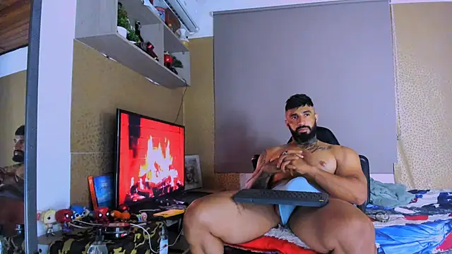 Snapshot of naugthy_dominant chatting on December 11, 1:26 am naugthy dominant online show from December 11, 1:26 am