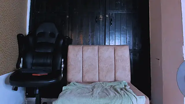 Snapshot of naugthy_dominant chatting on January 13, 12:35 pm naugthy dominant online show from January 13, 12:35 pm