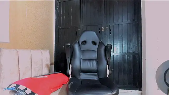 Snapshot of naugthy_dominant chatting on January 14, 5:23 pm naugthy dominant online show from January 14, 5:23 pm