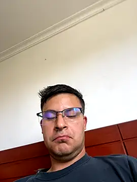 Snapshot of Nicolds14 chatting on November 8, 7:23 pm Nicolds14 online show from November 8, 7:23 pm