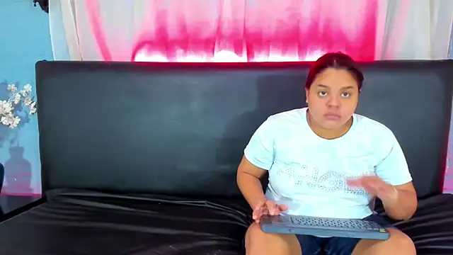 Snapshot of brunnette_hot chatting on February 27, 11:20 am brunnette hot online show from February 27, 11:20 am