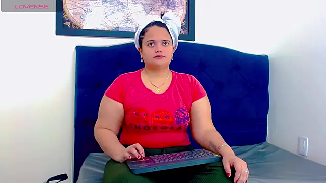 Snapshot of brunnette_hot chatting on October 30, 11:00 am brunnette hot online show from October 30, 11:00 am