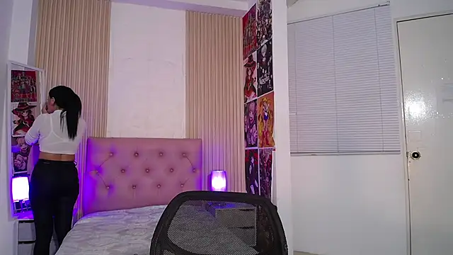 isabella smith  online show from November 7, 8:09 pm