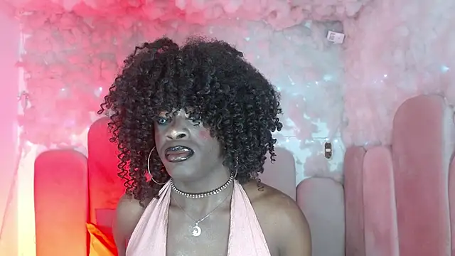 Snapshot of puca_ebony chatting on June 2, 4:53 pm puca ebony online show from June 2, 4:53 pm