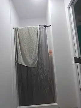 Iliketocooksquirt25 online show from May 23, 3:49 pm
