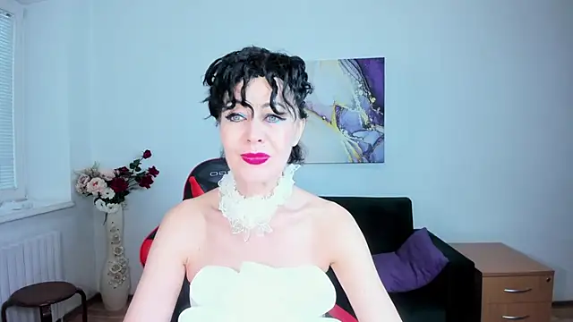 Silvia Wallec online show from March 31, 5:41 am