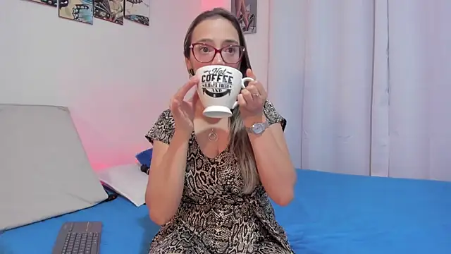 Jessica Herrera  online show from February 4, 9:31 pm