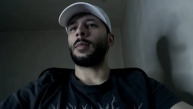 Snapshot of henryaxe chatting on April 22, 9:55 am henryaxe online show from April 22, 9:55 am