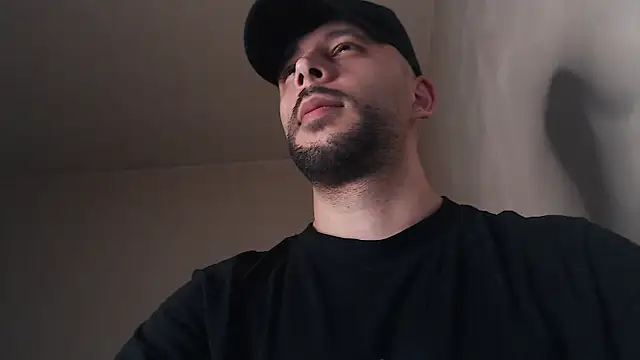 Snapshot of henryaxe chatting on May 20, 9:48 am henryaxe online show from May 20, 9:48 am