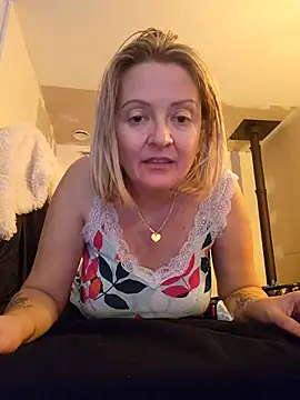 Snapshot of lady_charlyne chatting on December 9, 11:04 am lady charlyne online show from December 9, 11:04 am