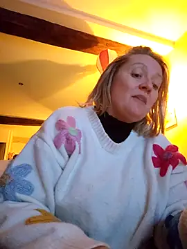 Snapshot of lady_charlyne chatting on December 10, 7:00 pm lady charlyne online show from December 10, 7:00 pm