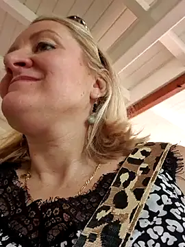 Snapshot of lady_charlyne chatting on January 15, 3:18 pm lady charlyne online show from January 15, 3:18 pm