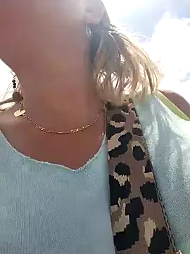 Snapshot of lady_charlyne chatting on February 1, 4:44 pm lady charlyne online show from February 1, 4:44 pm