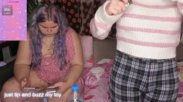 Freakcute  online show from November 2, 4:42 pm