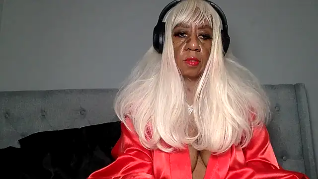 Snapshot of BreanaDivine chatting on December 16, 4:16 pm BreanaDivine online show from December 16, 4:16 pm