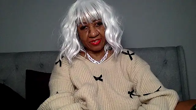 Snapshot of BreanaDivine chatting on January 5, 8:31 pm BreanaDivine online show from January 5, 8:31 pm