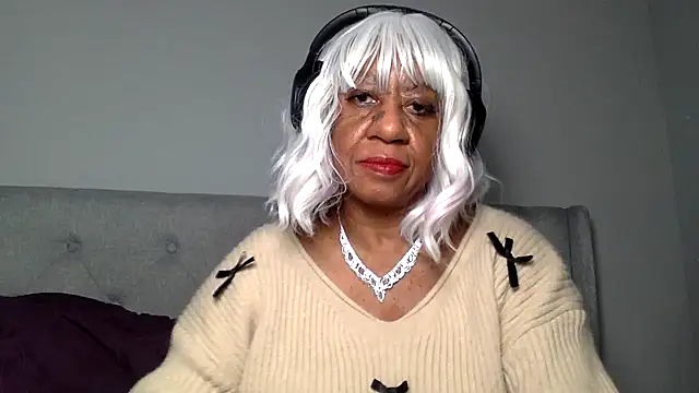 Snapshot of BreanaDivine chatting on January 9, 4:08 am BreanaDivine online show from January 9, 4:08 am