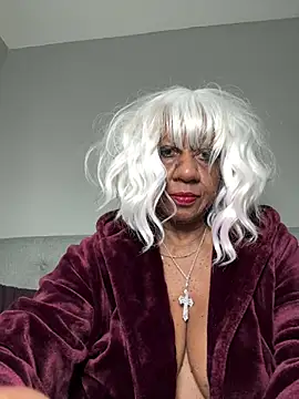 Snapshot of BreanaDivine chatting on February 6, 12:54 am BreanaDivine online show from February 6, 12:54 am