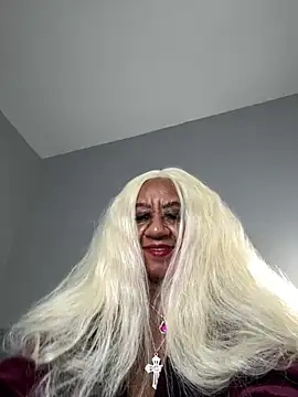 Snapshot of BreanaDivine chatting on February 16, 4:21 pm BreanaDivine online show from February 16, 4:21 pm