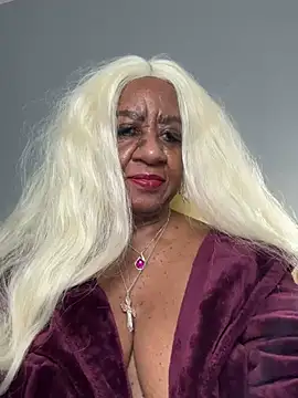 Snapshot of BreanaDivine chatting on February 17, 9:19 pm BreanaDivine online show from February 17, 9:19 pm