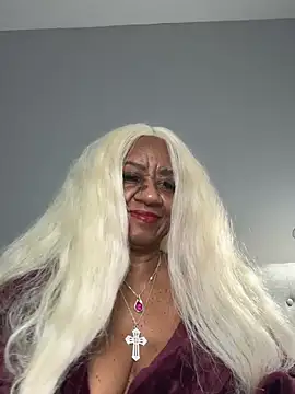 Snapshot of BreanaDivine chatting on February 18, 5:42 pm BreanaDivine online show from February 18, 5:42 pm