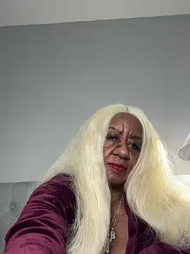 Snapshot of BreanaDivine chatting on February 22, 2:06 am BreanaDivine online show from February 22, 2:06 am