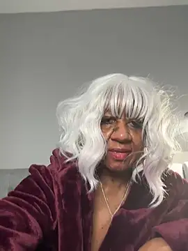 Snapshot of BreanaDivine chatting on February 22, 9:59 pm BreanaDivine online show from February 22, 9:59 pm